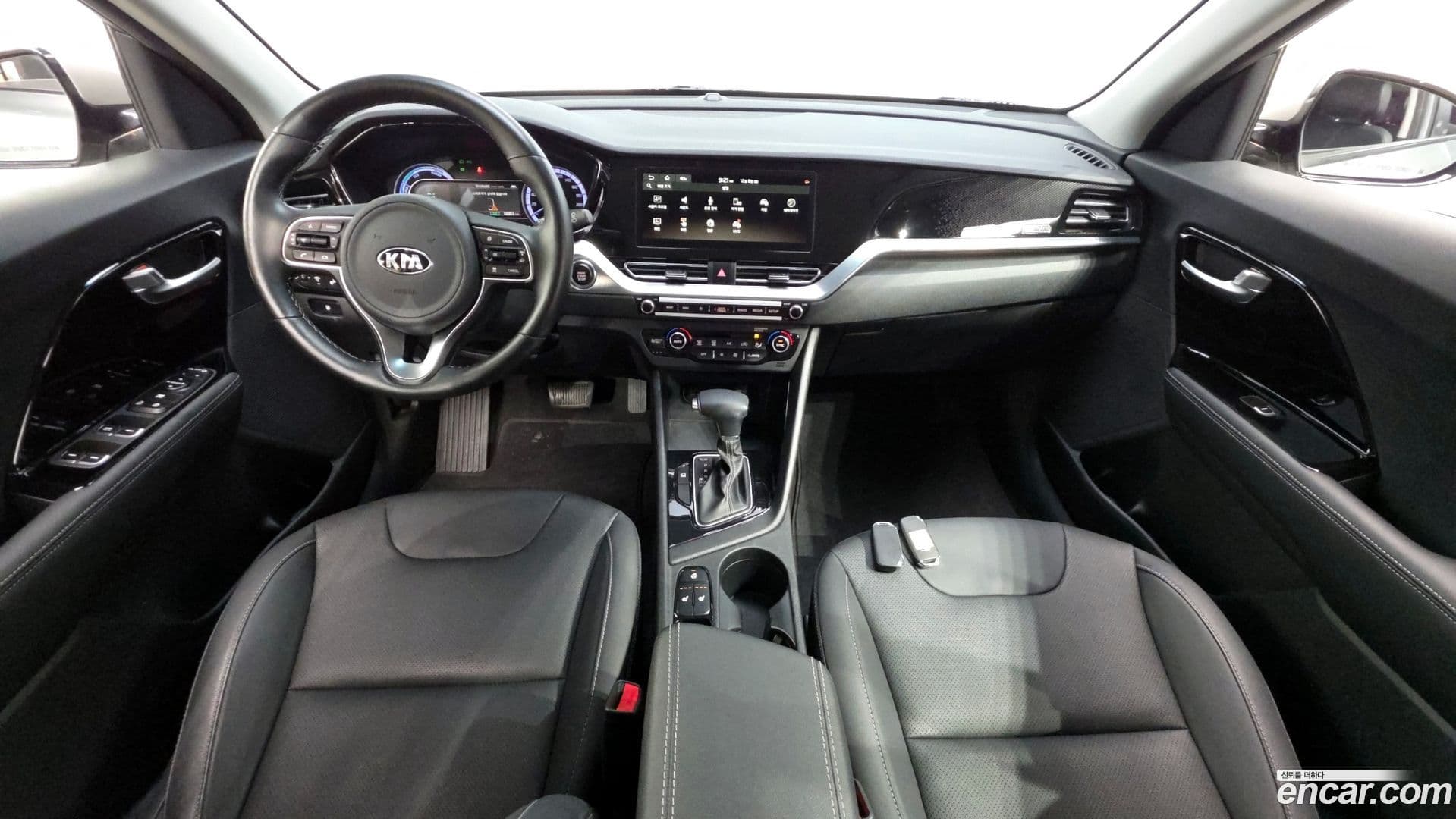 Main__Slider__Photo:Niro Kia 2020.8-6