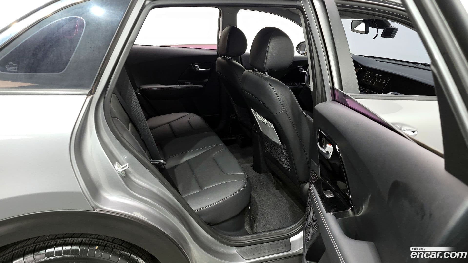 Main__Slider__Photo:Niro Kia 2020.8-11