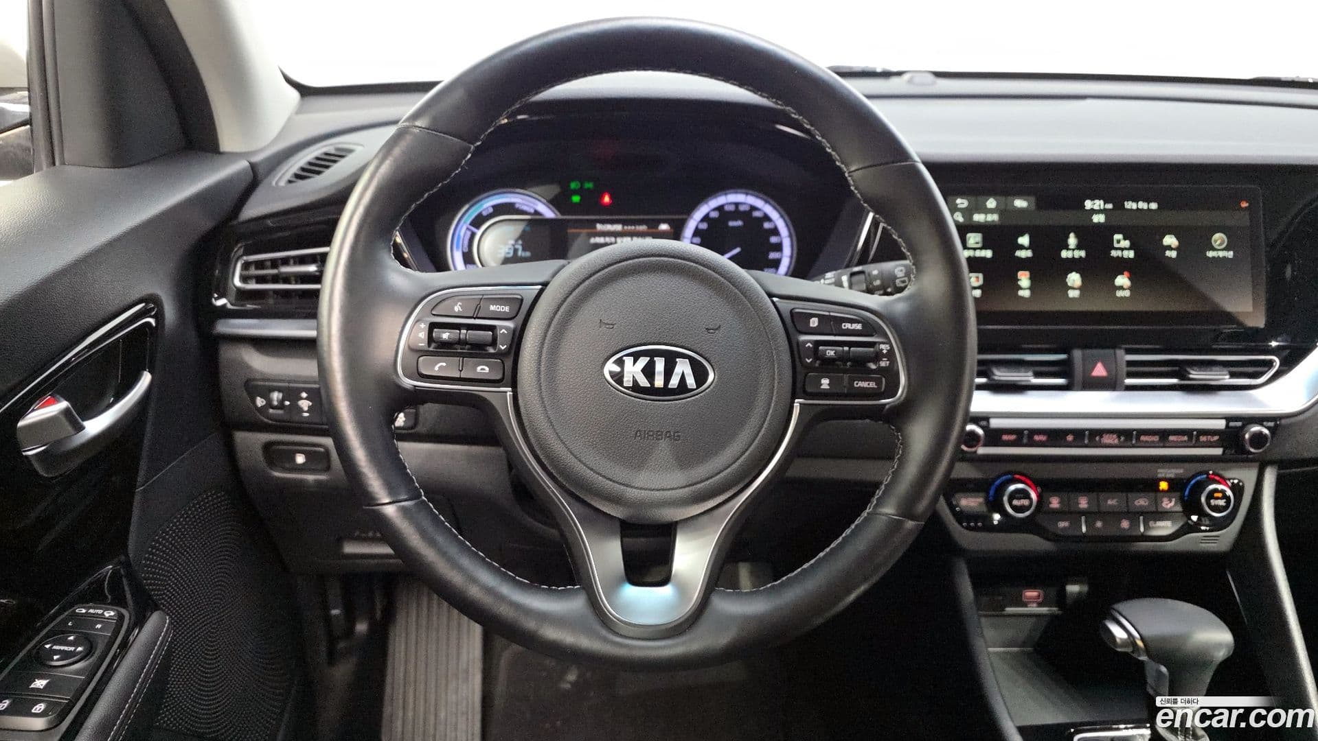 Main__Slider__Photo:Niro Kia 2020.8-12