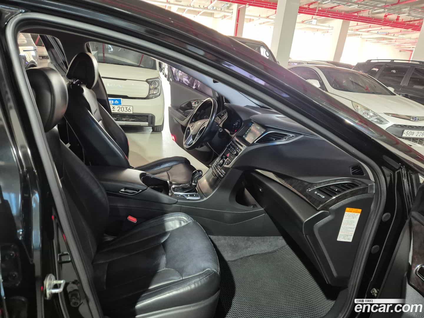 Grandeur Hyundai 2015.1-INNER-008