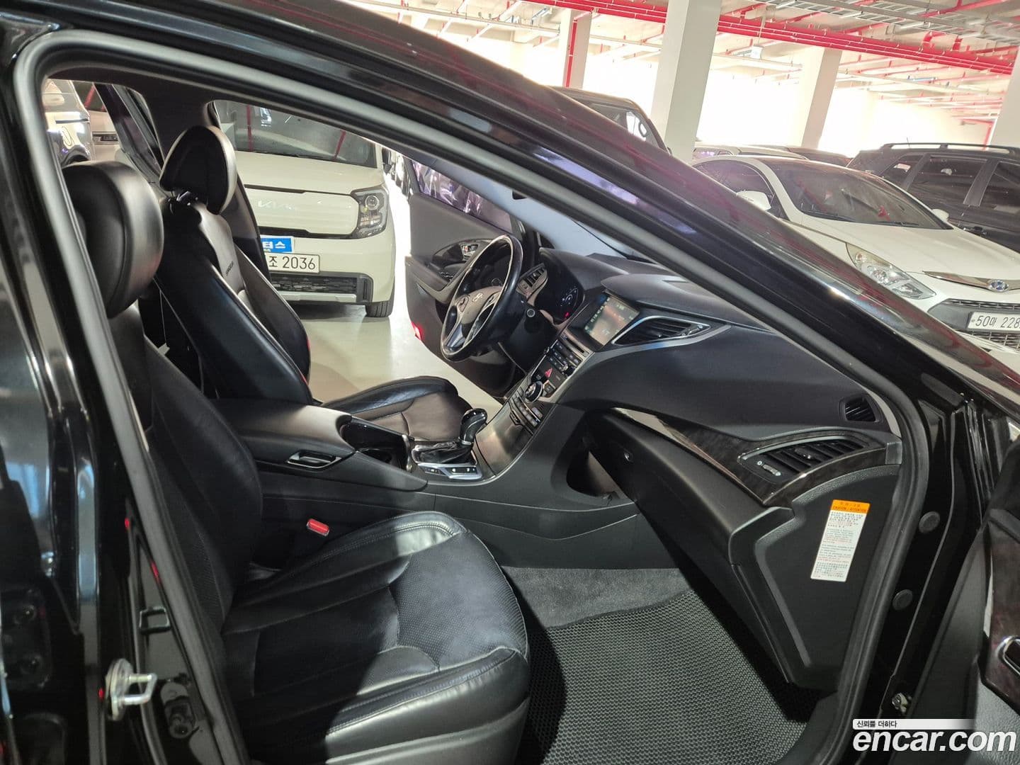 Main__Slider__Photo:Grandeur Hyundai 2015.1-7