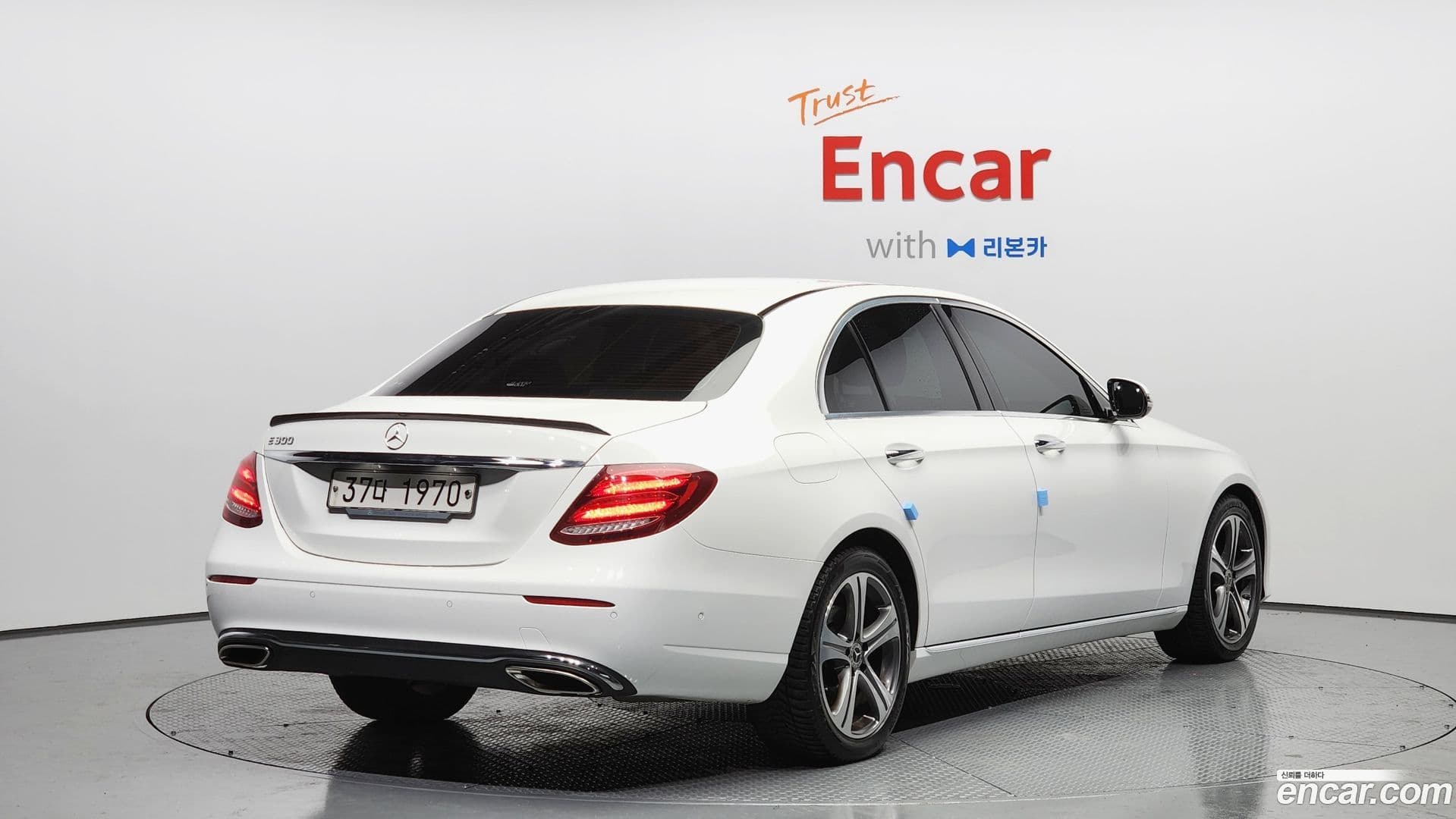 Main__Slider__Photo:E-Class Mercedes-Benz 2018.9-1