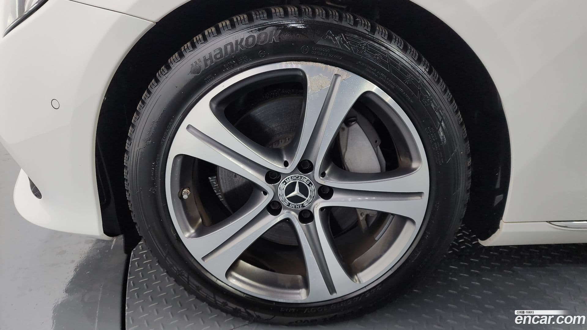 Main__Slider__Photo:E-Class Mercedes-Benz 2018.9-4