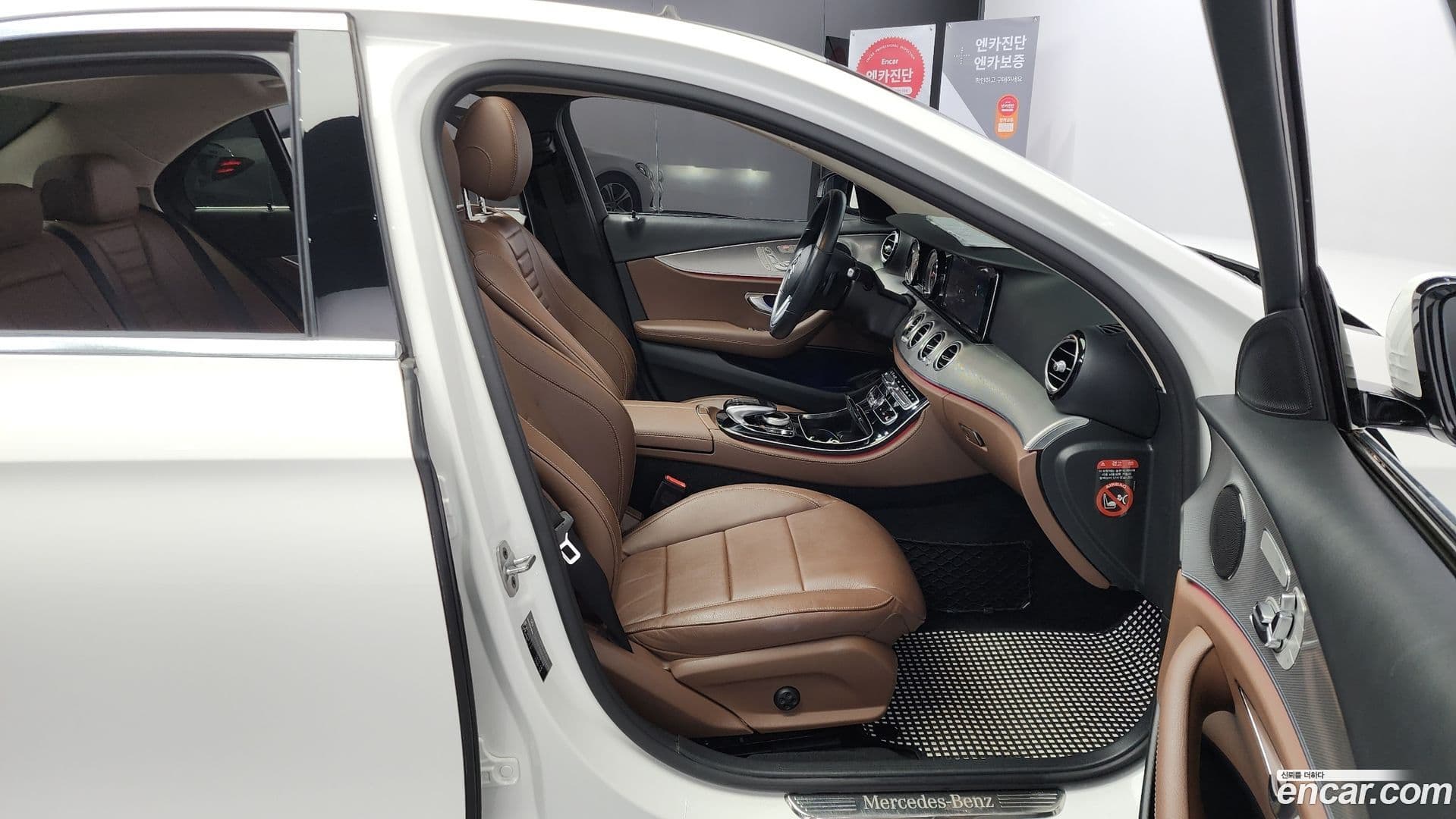 Main__Slider__Photo:E-Class Mercedes-Benz 2018.9-9