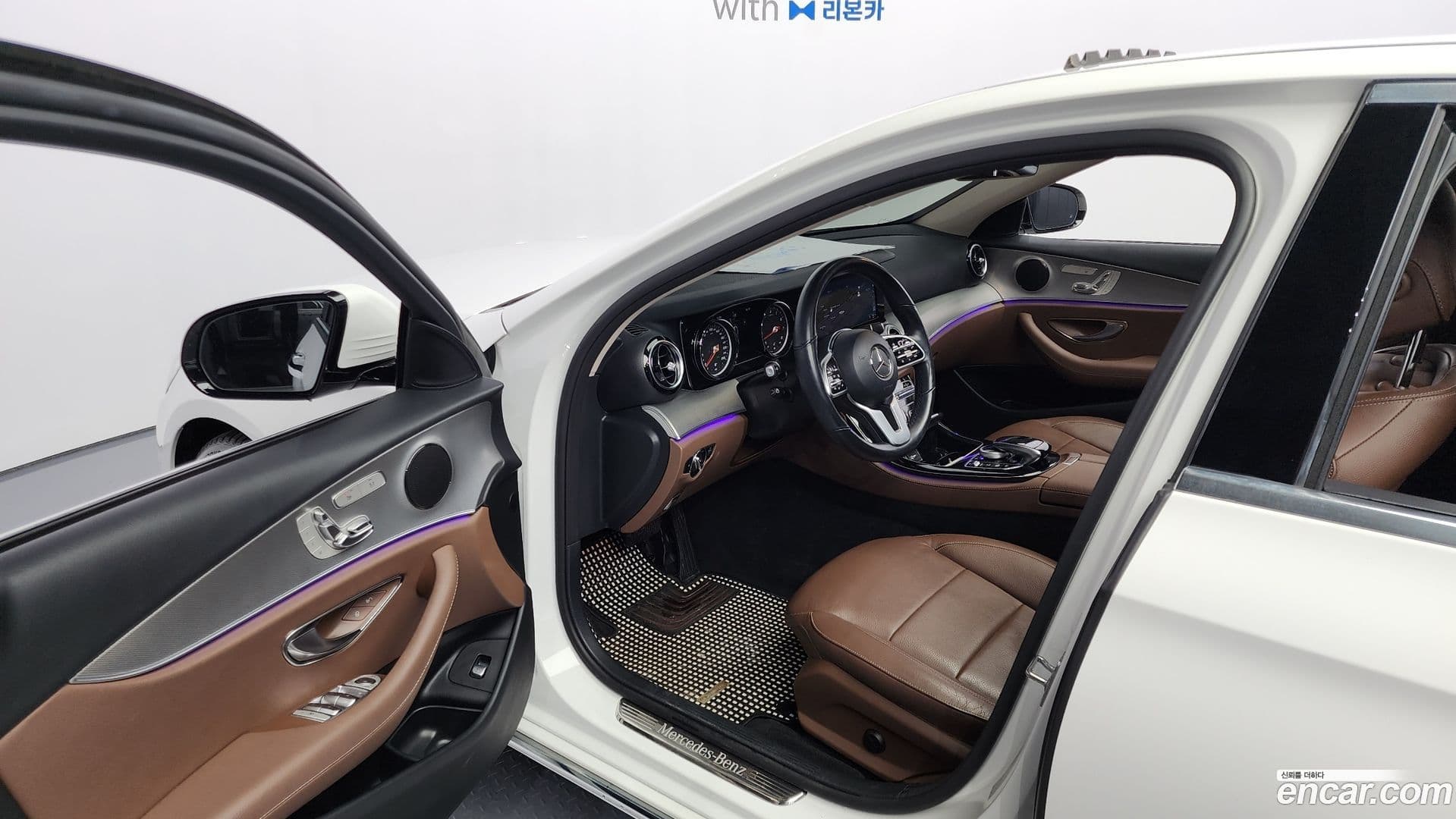 Main__Slider__Photo:E-Class Mercedes-Benz 2018.9-10