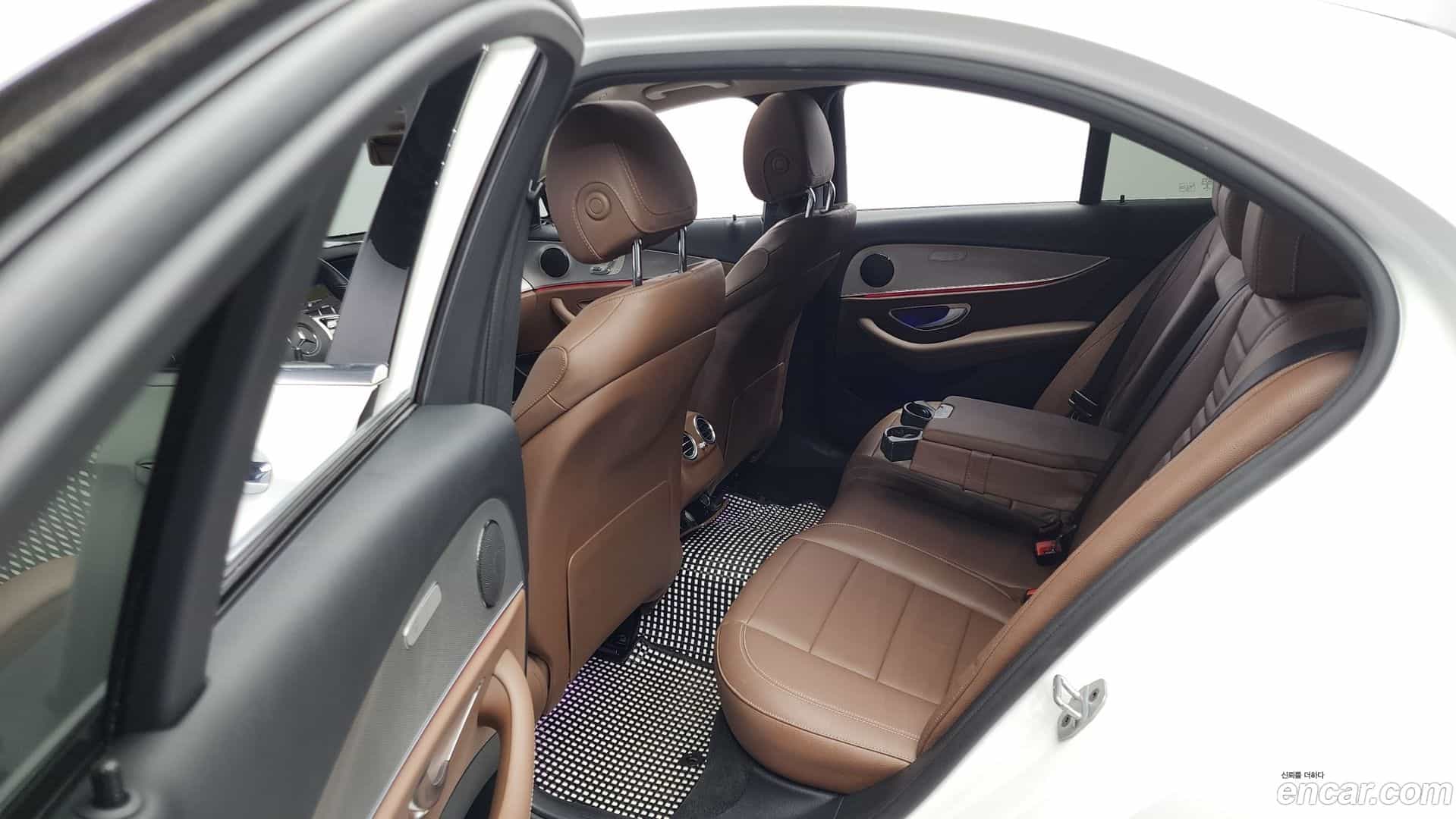 E-Class Mercedes-Benz 2018.9-OPTION-016