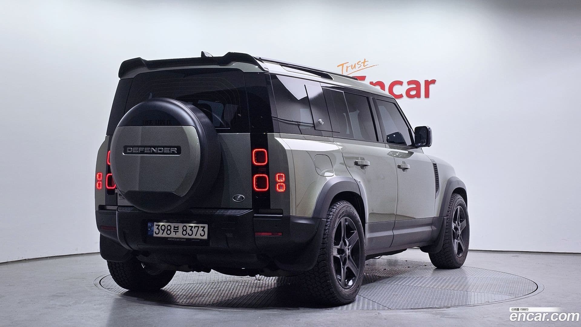 Main__Slider__Photo:Defender Land Rover 2020.11-1