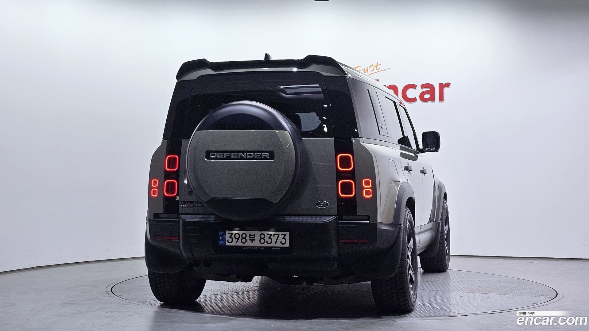 Main__Slider__Photo:Defender Land Rover 2020.11-3