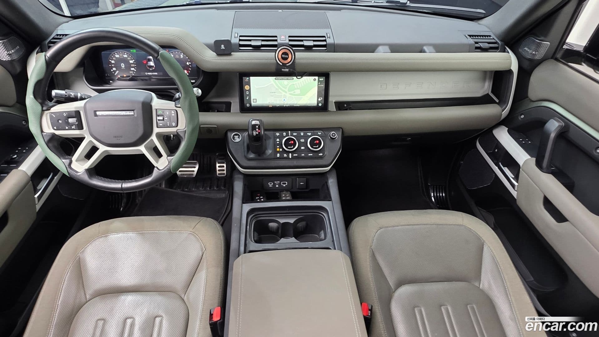 Main__Slider__Photo:Defender Land Rover 2020.11-6
