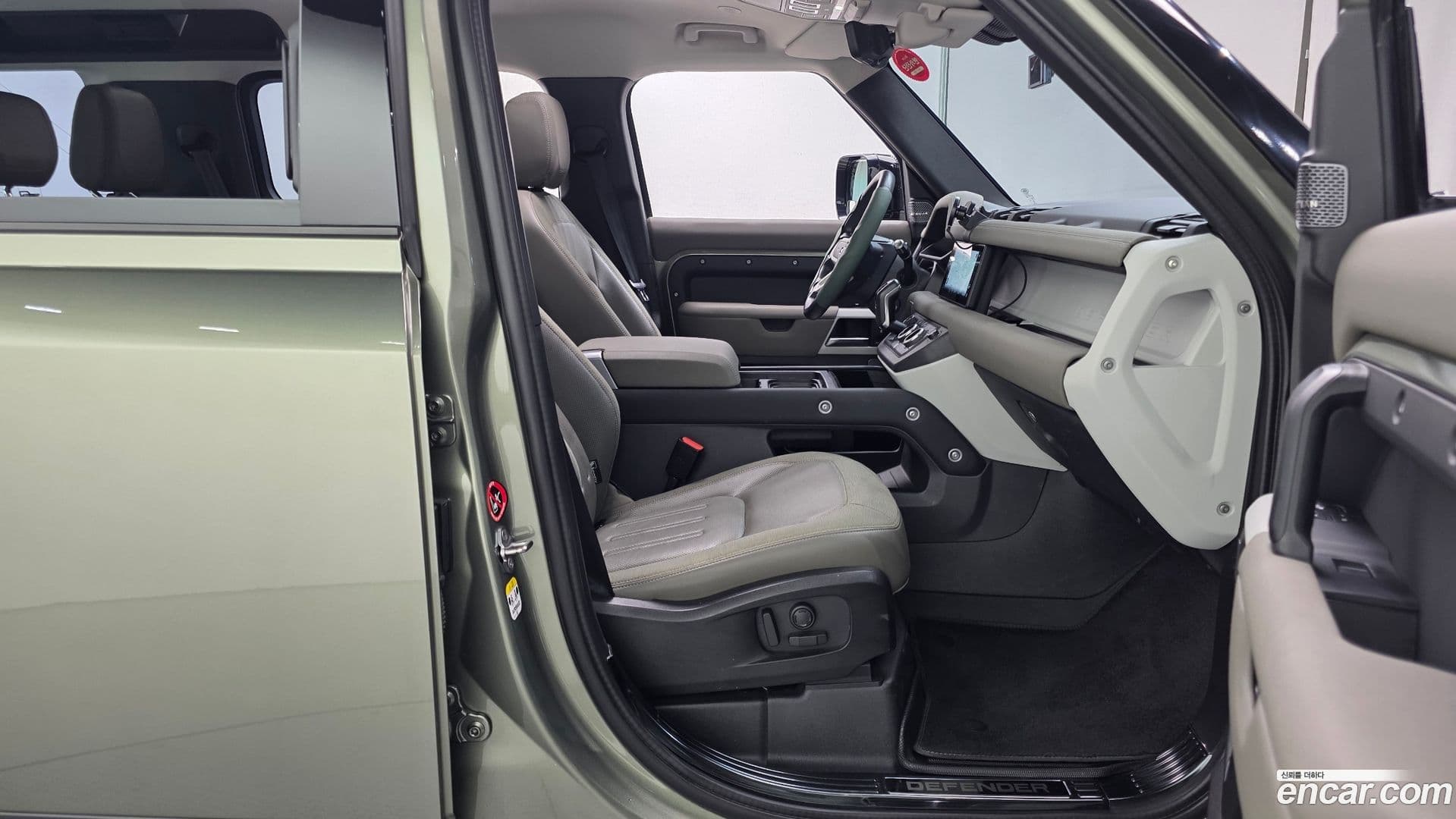 Main__Slider__Photo:Defender Land Rover 2020.11-9