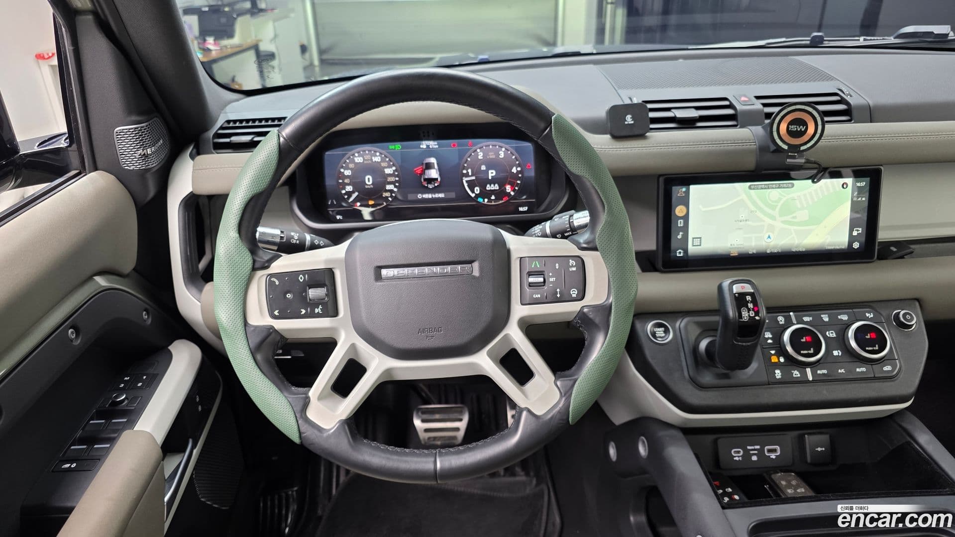 Main__Slider__Photo:Defender Land Rover 2020.11-12