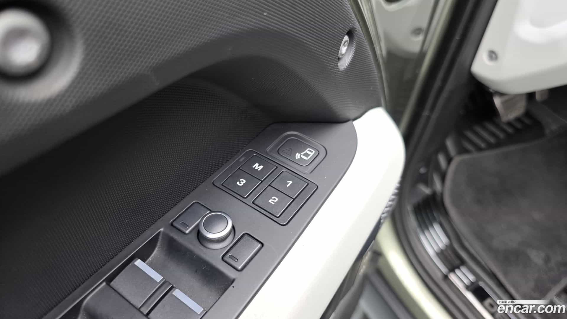 Defender Land Rover 2020.11-OPTION-021