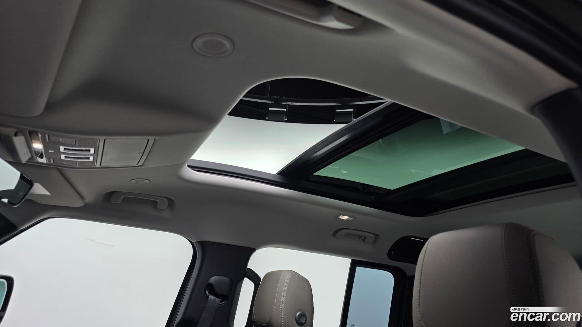 Main__Slider__Photo:Defender Land Rover 2020.11-18