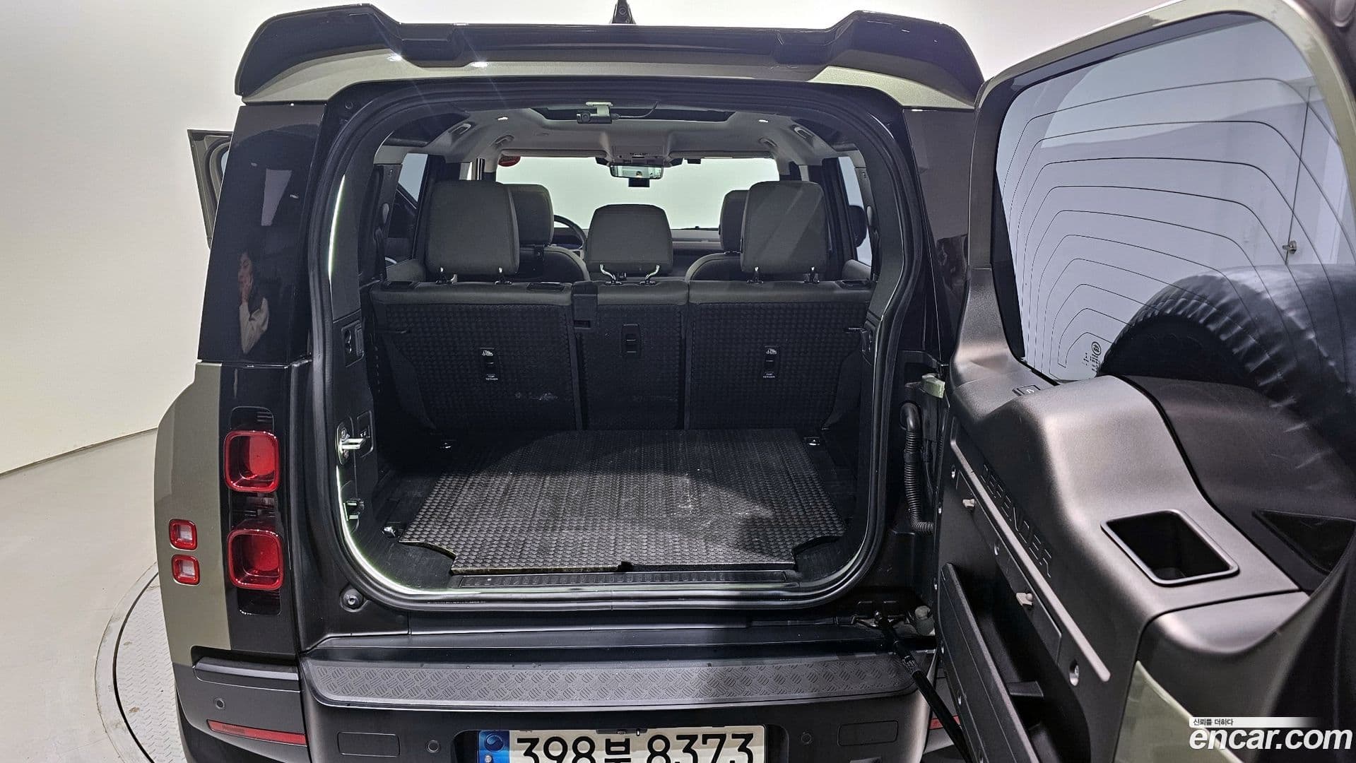 Main__Slider__Photo:Defender Land Rover 2020.11-19