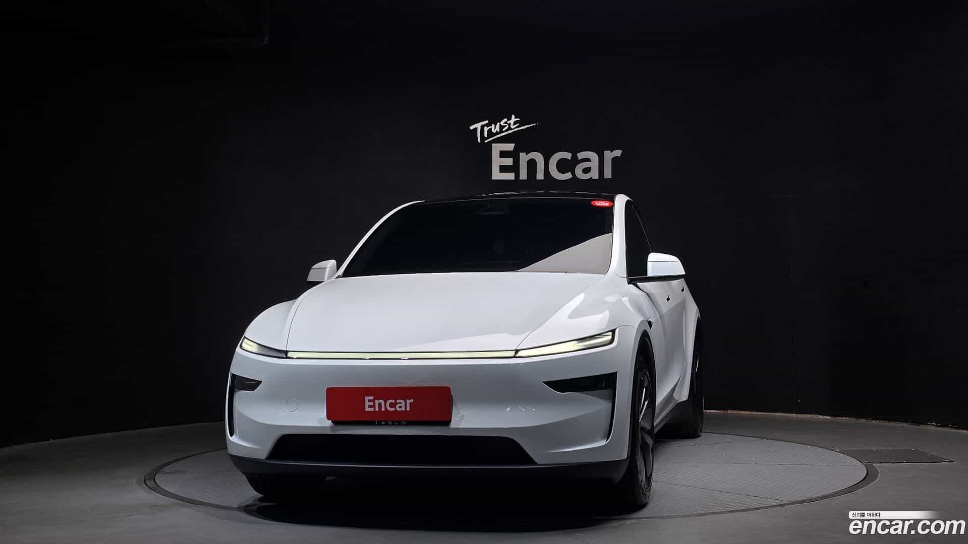 Model Y Tesla 2025.4-OUTER-003