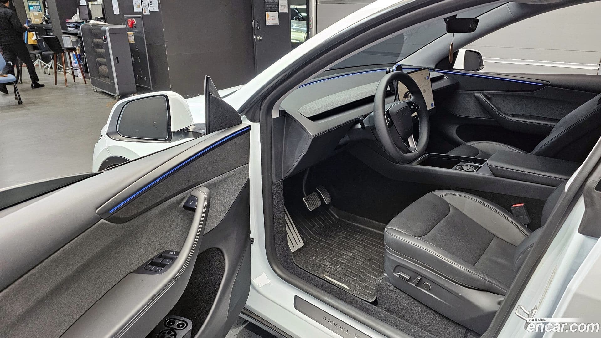 Main__Slider__Photo:Model Y Tesla 2025.4-9