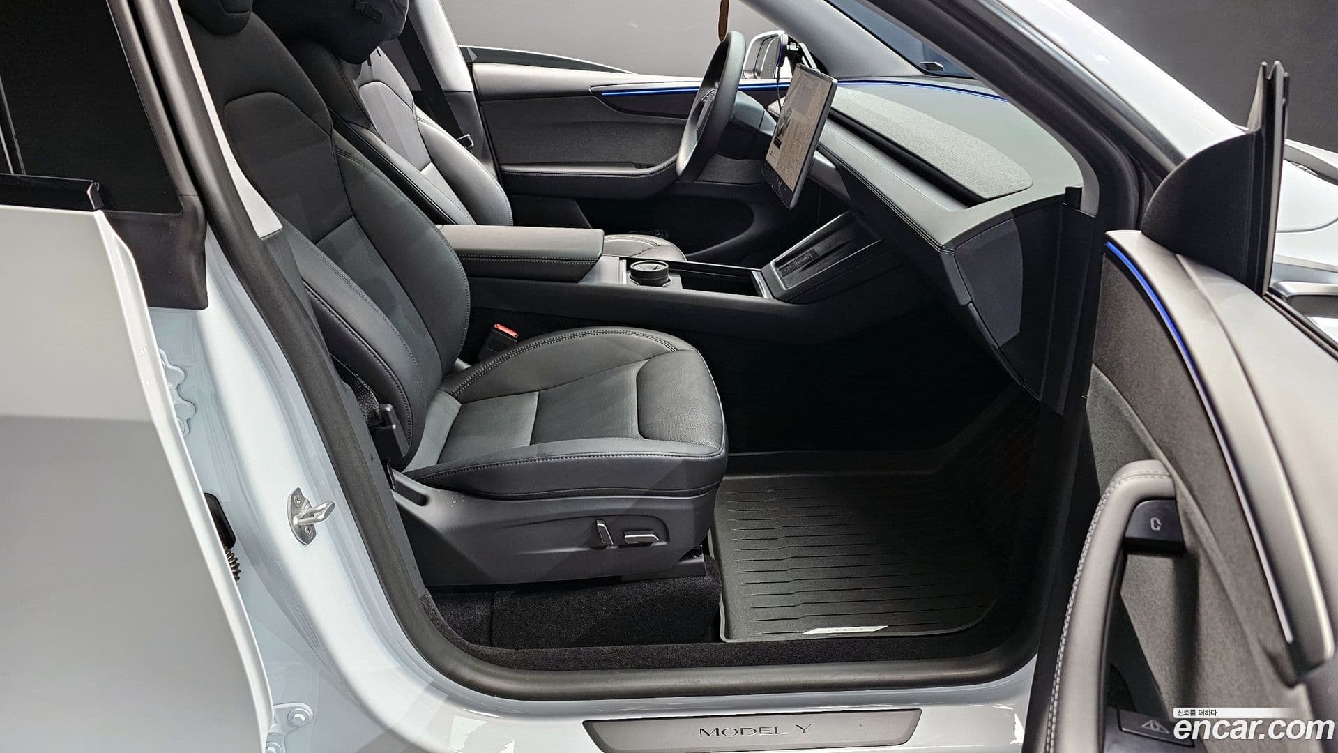 Main__Slider__Photo:Model Y Tesla 2025.4-10