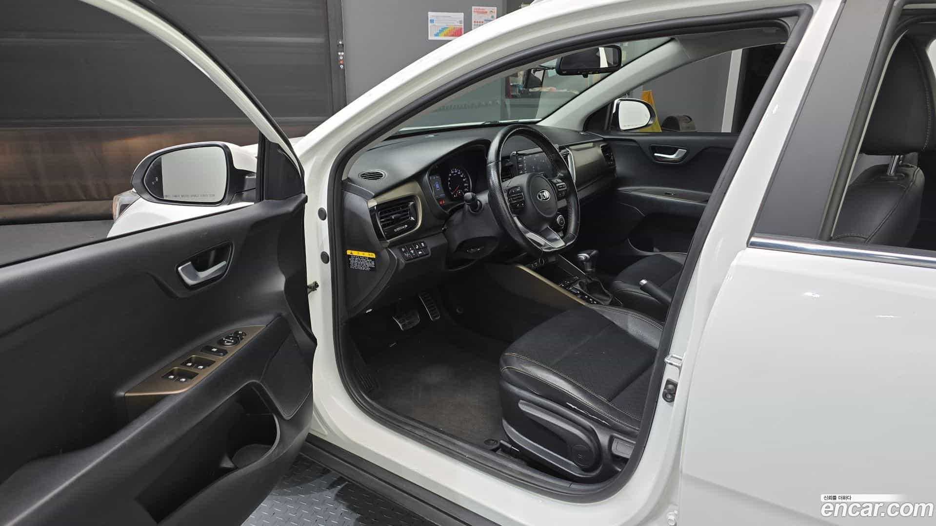 Stonic Kia 2017.8-INNER-010