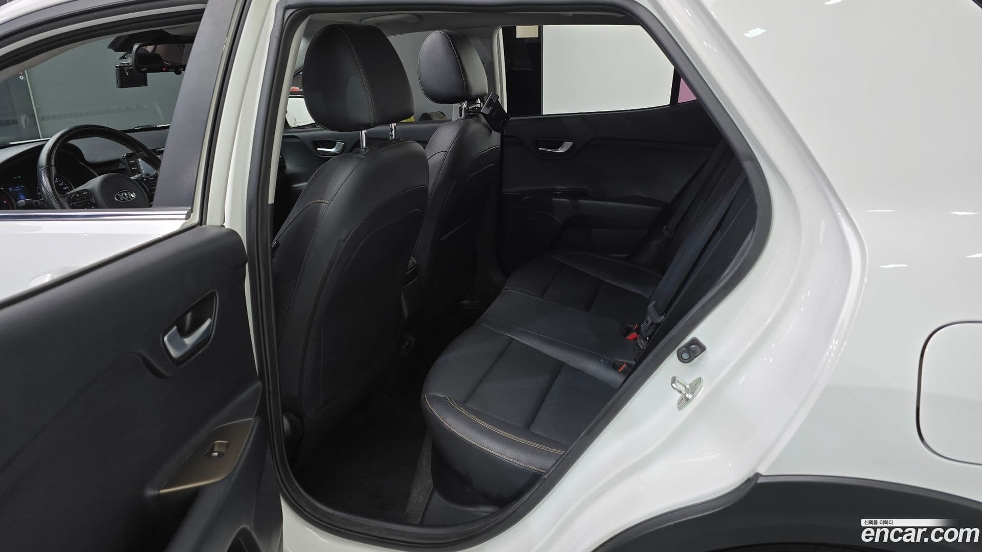 Main__Slider__Photo:Stonic Kia 2017.8-10