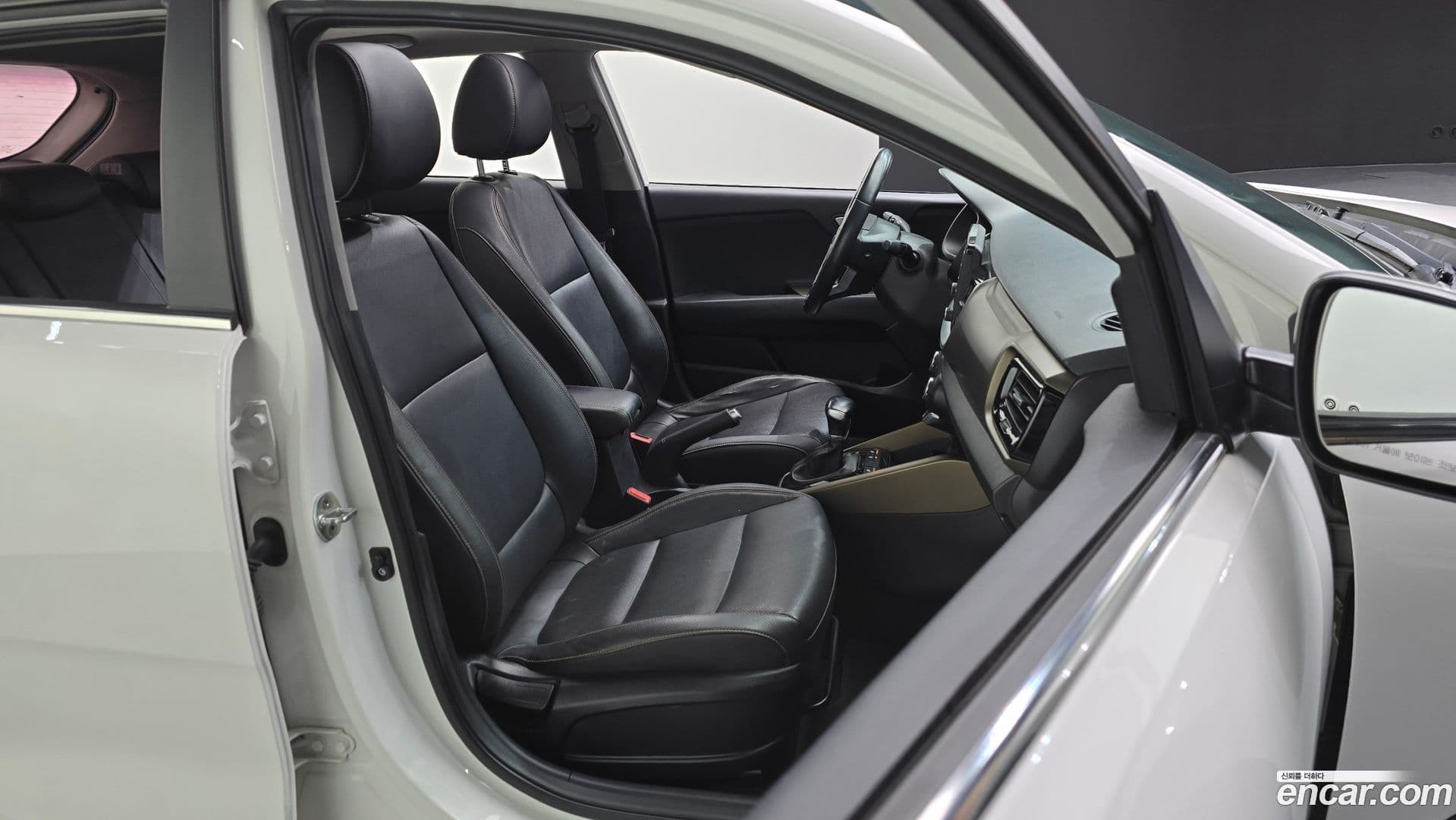 Main__Slider__Photo:Stonic Kia 2017.8-11