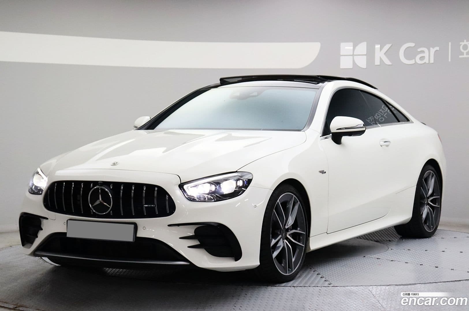 Main__Slider__Photo:E-Class Mercedes-Benz 2021.8-0