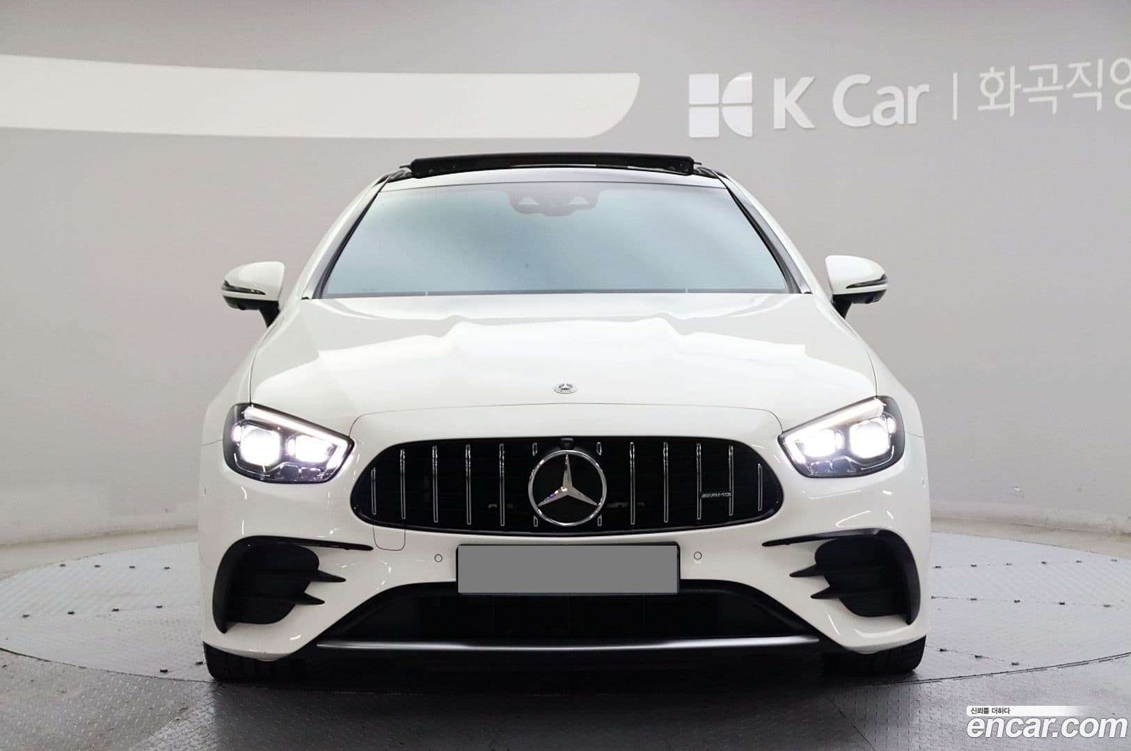 Main__Slider__Photo:E-Class Mercedes-Benz 2021.8-2