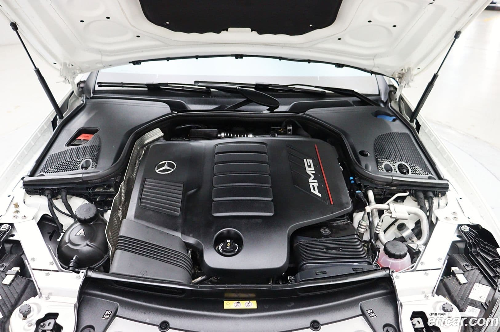 Main__Slider__Photo:E-Class Mercedes-Benz 2021.8-5