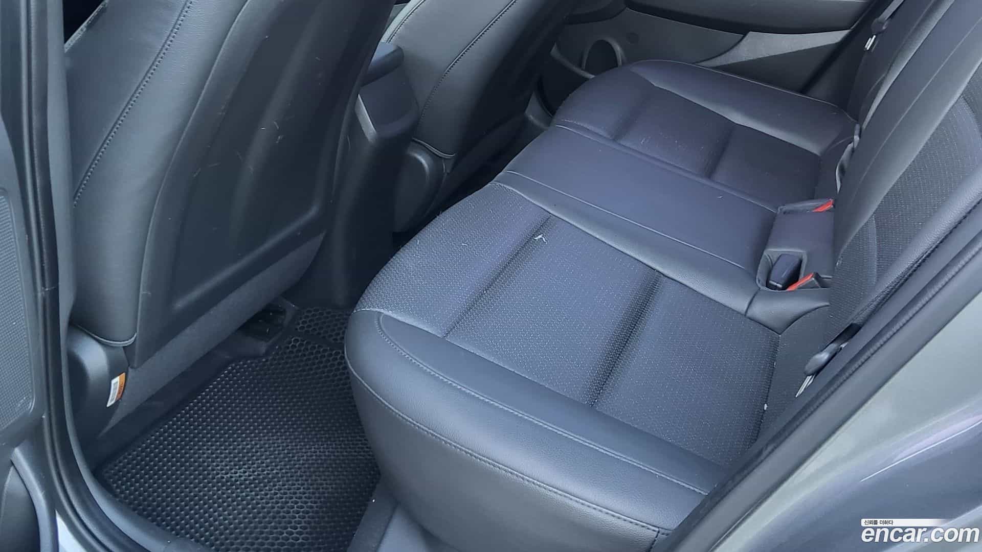 AVANTE Hyundai 2017.1-INNER-008