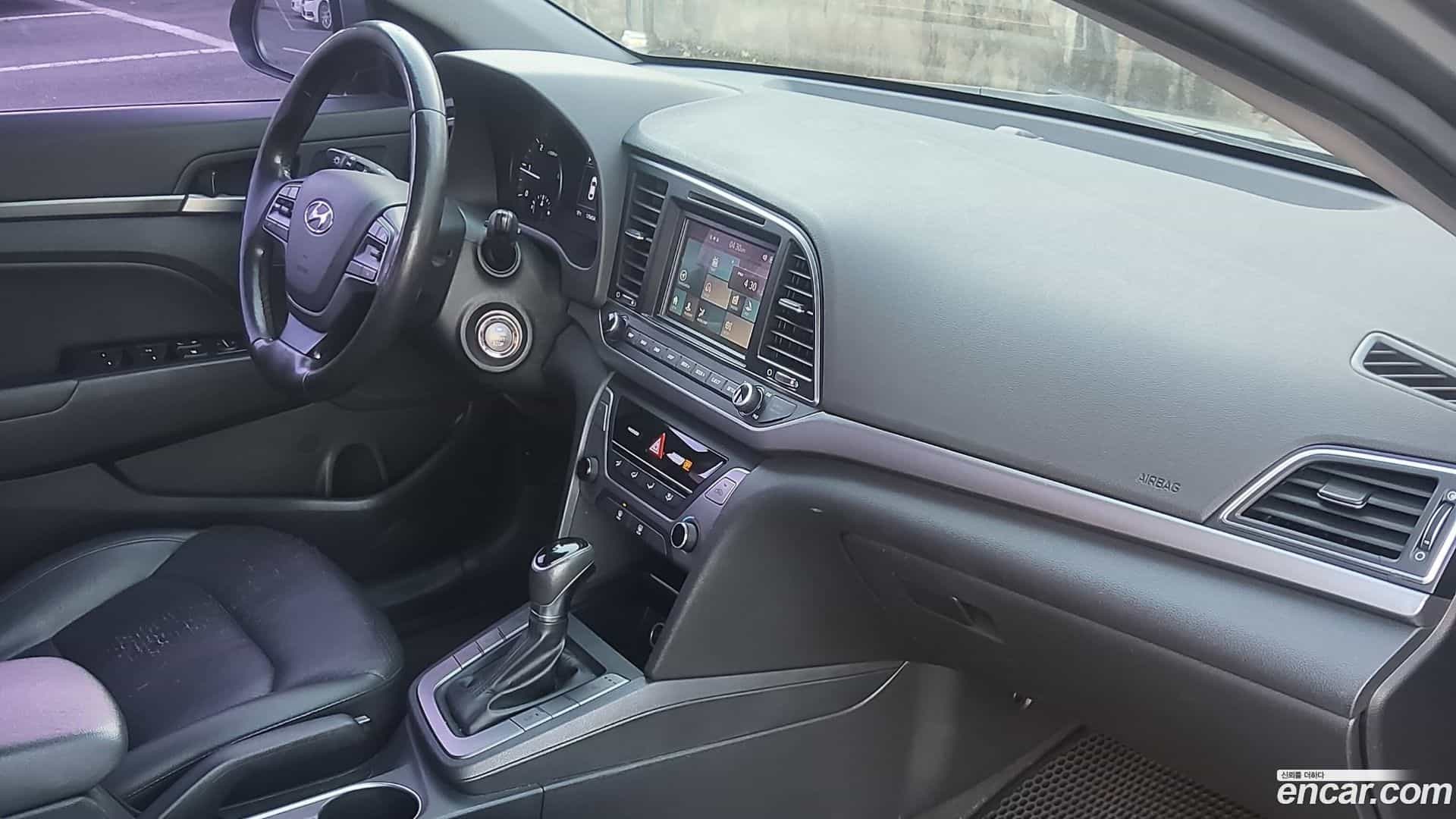 AVANTE Hyundai 2017.1-INNER-009