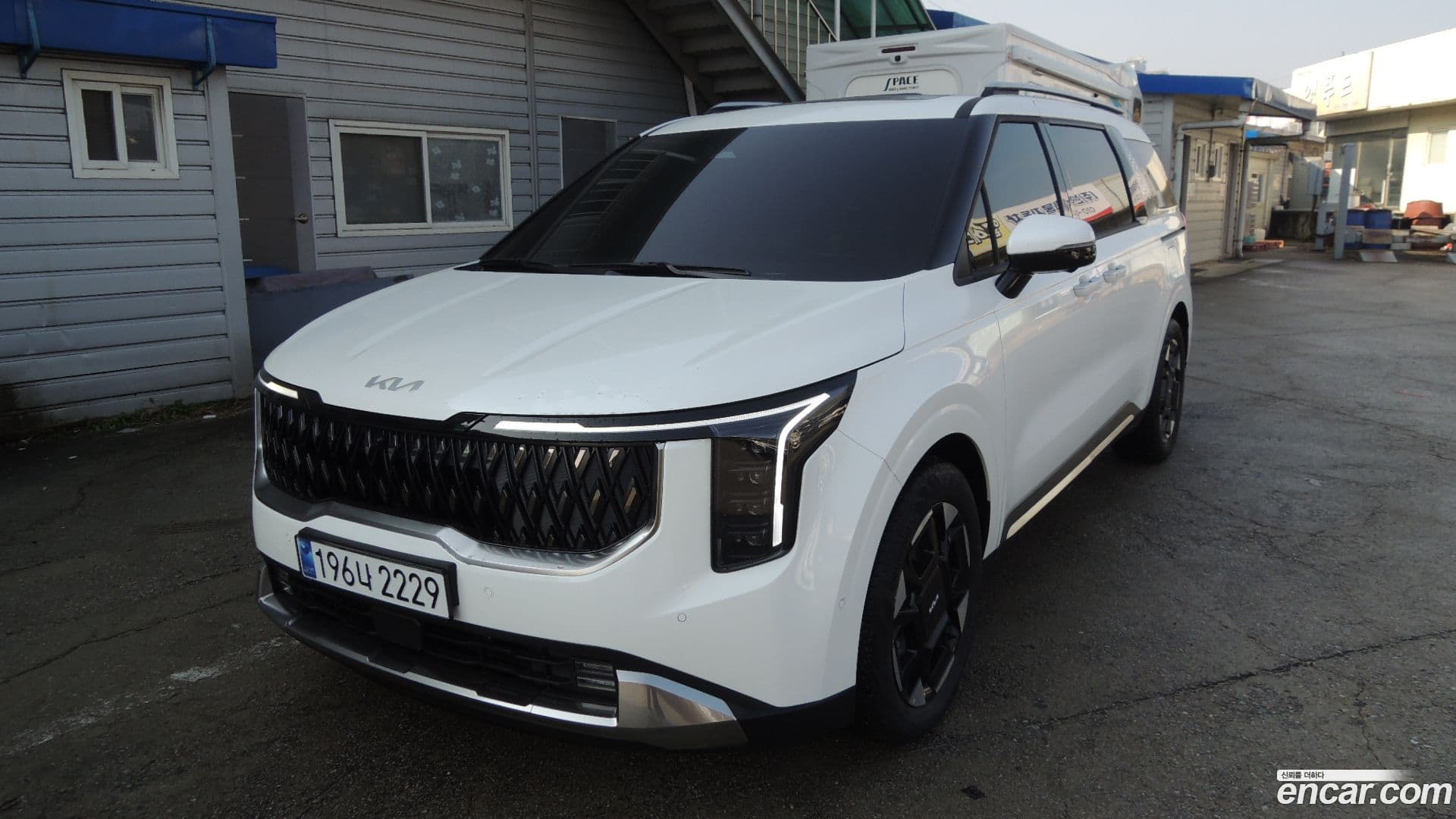 Main__Slider__Photo:Canival Kia 2025.5-0