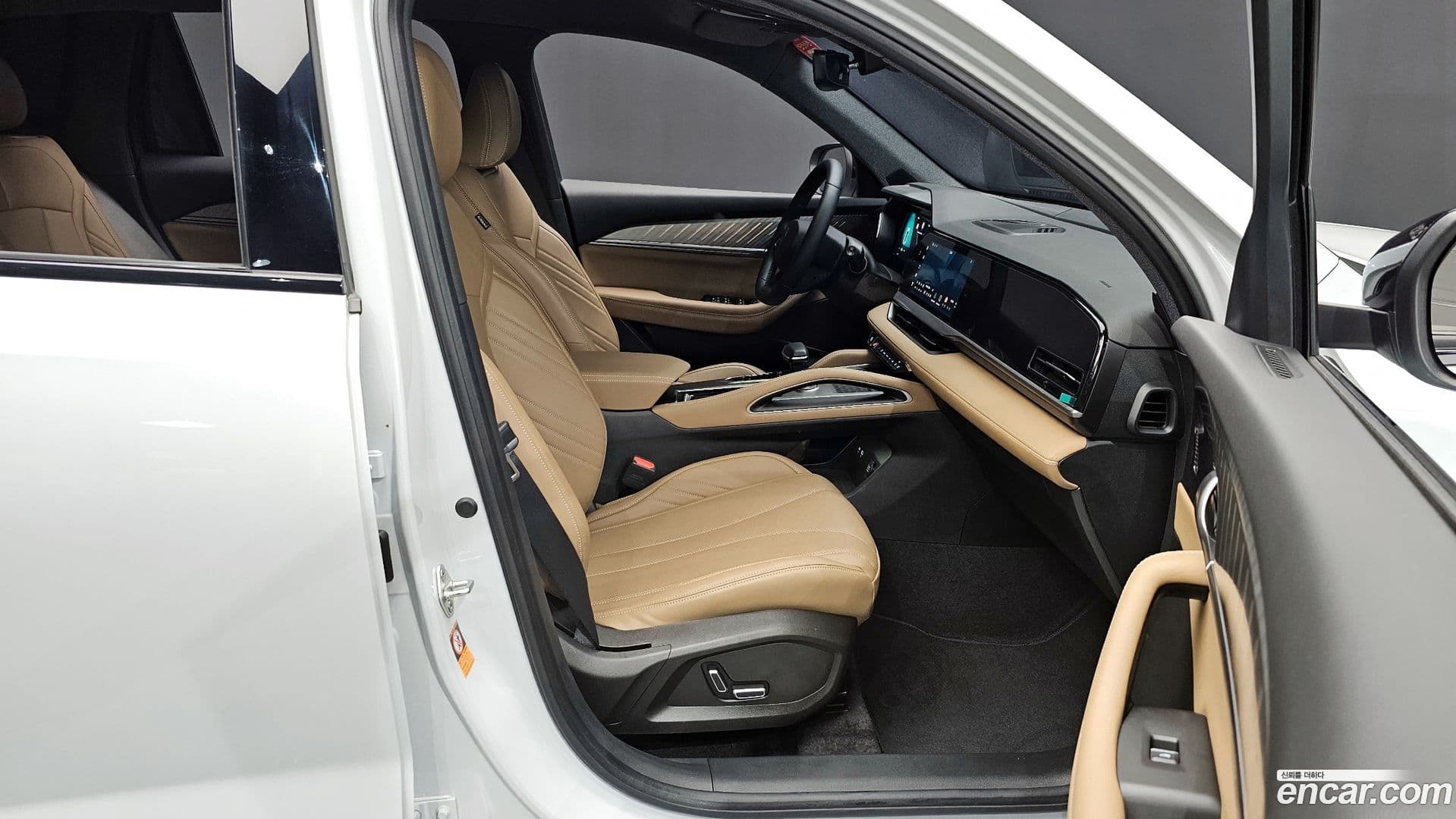 Main__Slider__Photo:Grand Koleos Renault Korea 2025.2-10