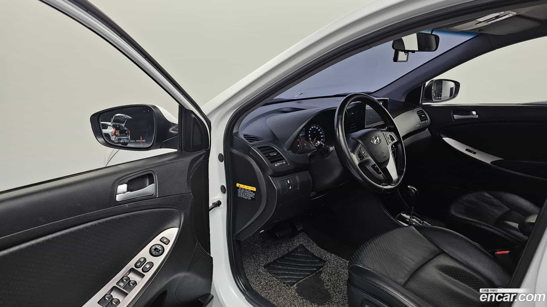 Accent Hyundai 2016.0-INNER-010