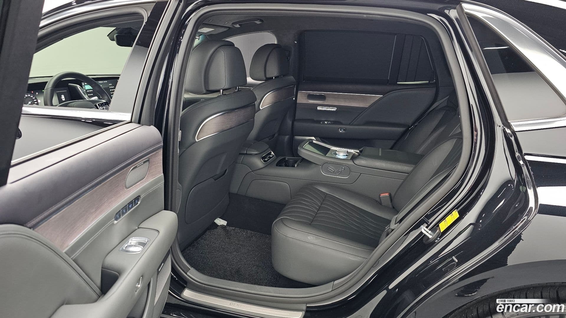 Main__Slider__Photo:G90 Genesis 2022.7-10