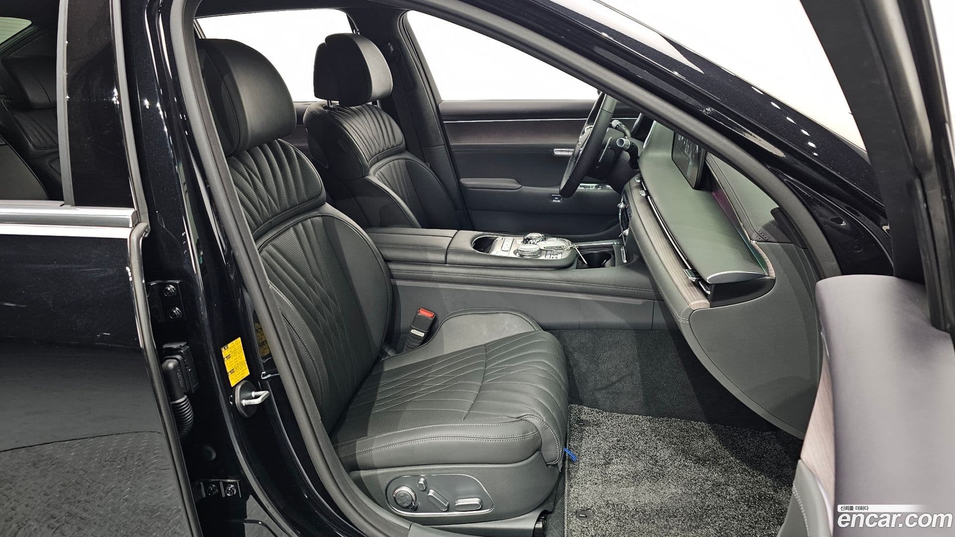 Main__Slider__Photo:G90 Genesis 2022.7-11