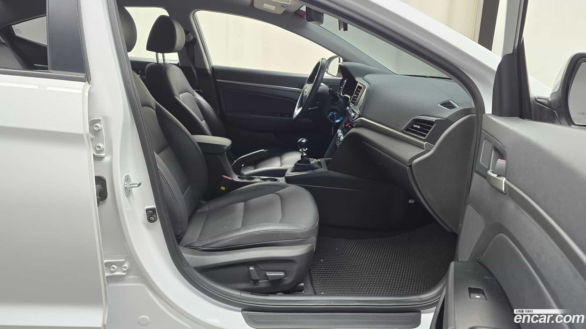 AVANTE Hyundai 2019.10-INNER-010