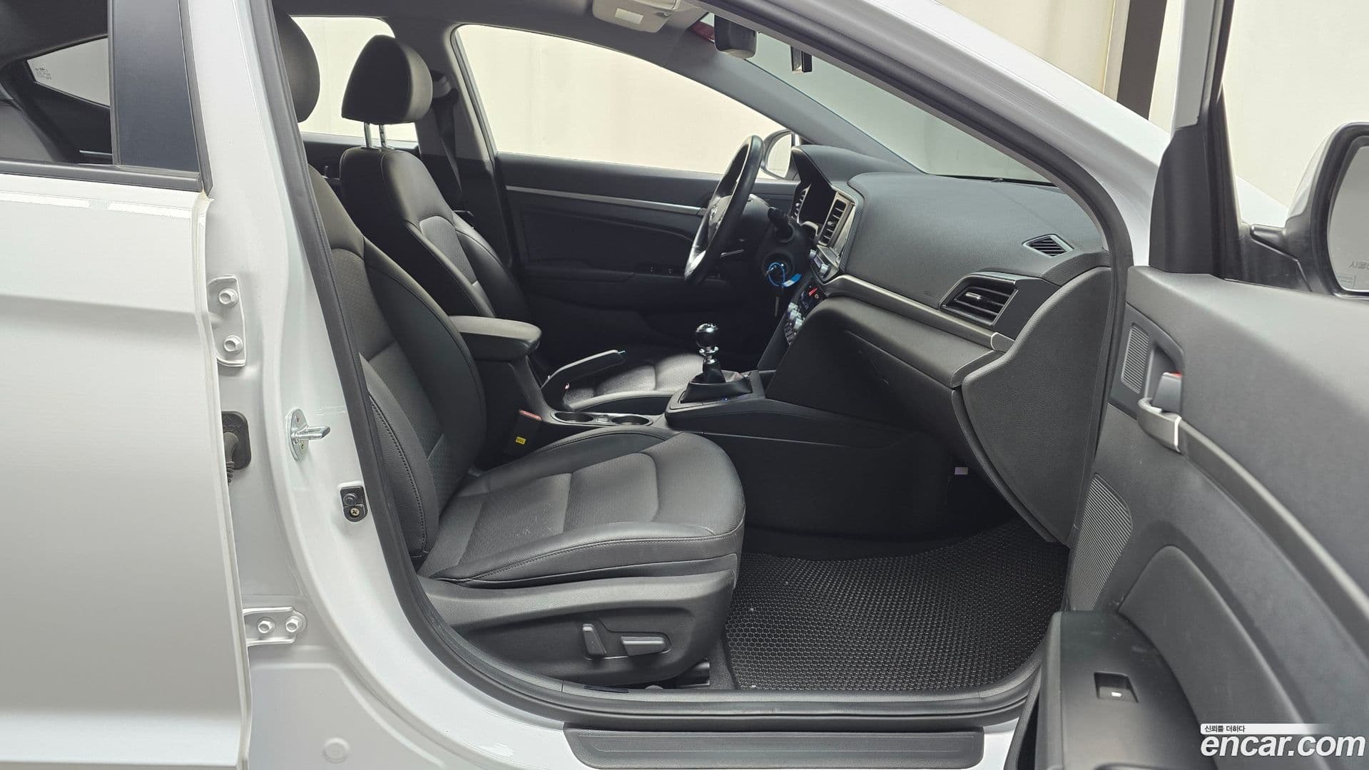 Main__Slider__Photo:AVANTE Hyundai 2019.10-9