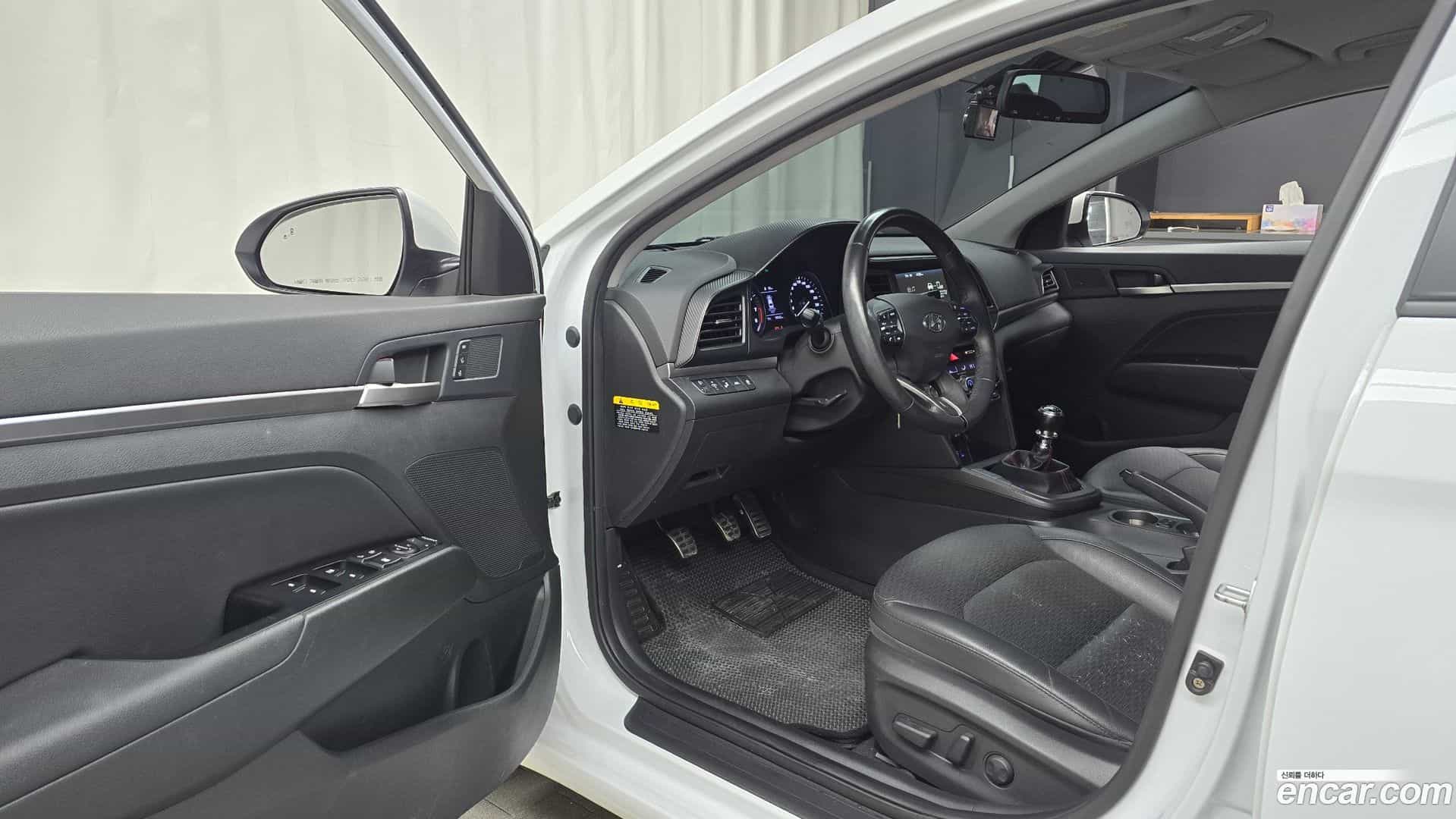 AVANTE Hyundai 2019.10-OPTION-015