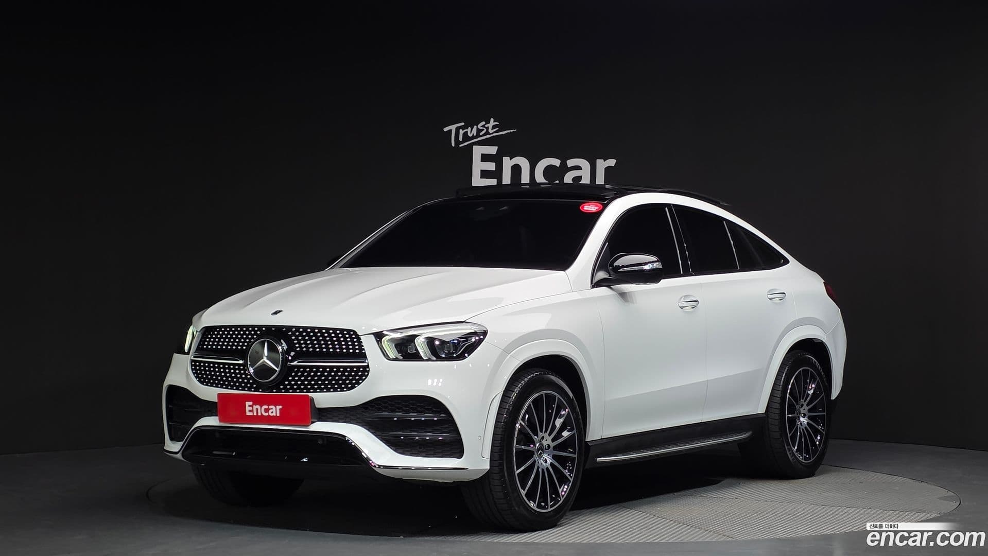 Main__Slider__Photo:GLE-Class Mercedes-Benz 2022.10-0