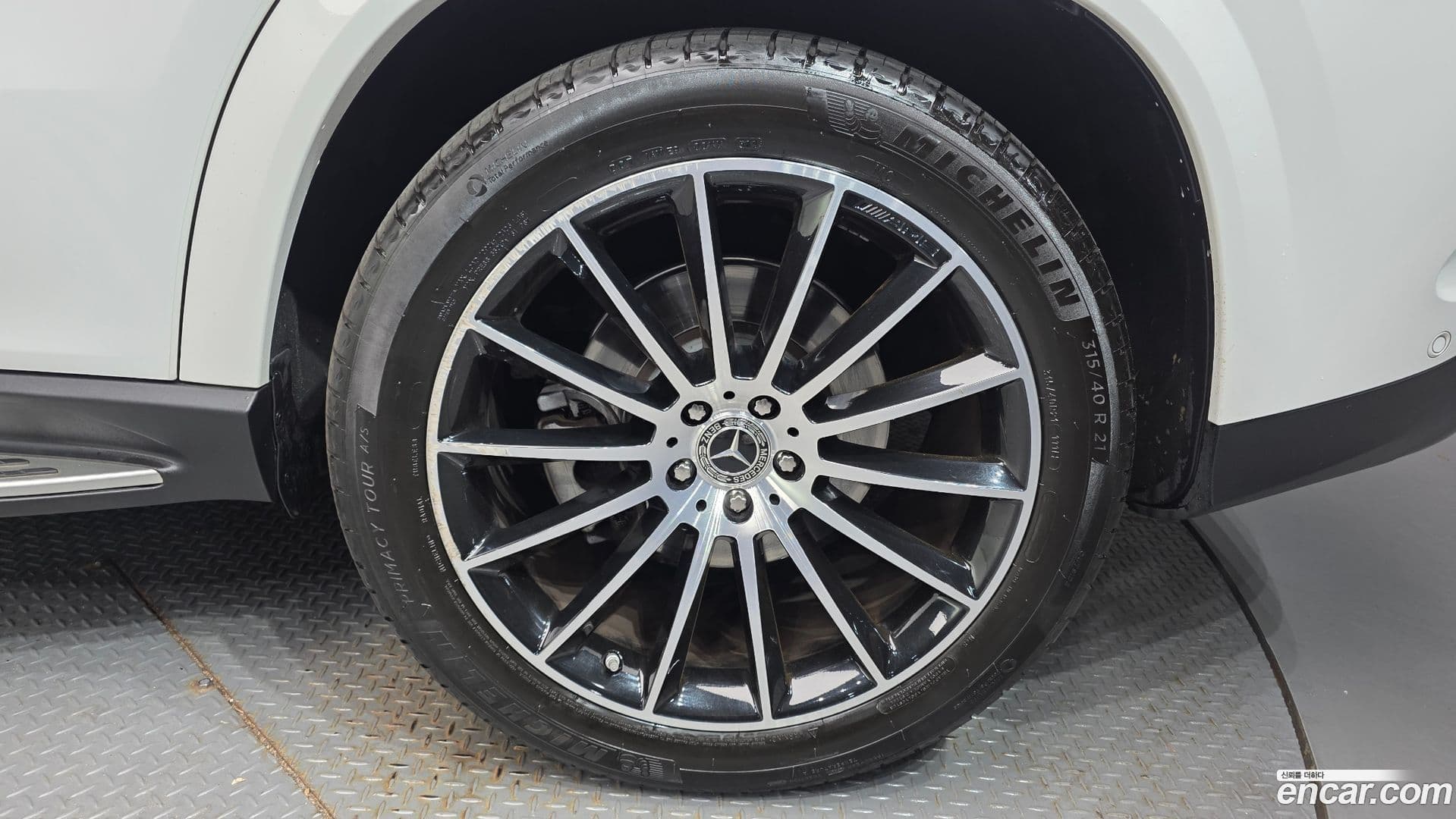 Main__Slider__Photo:GLE-Class Mercedes-Benz 2022.10-4