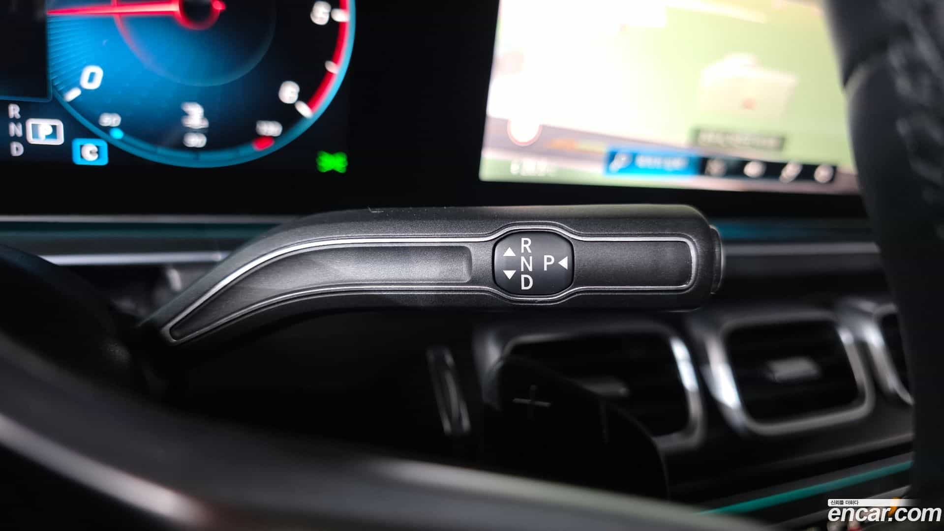 GLE-Class Mercedes-Benz 2022.10-INNER-009