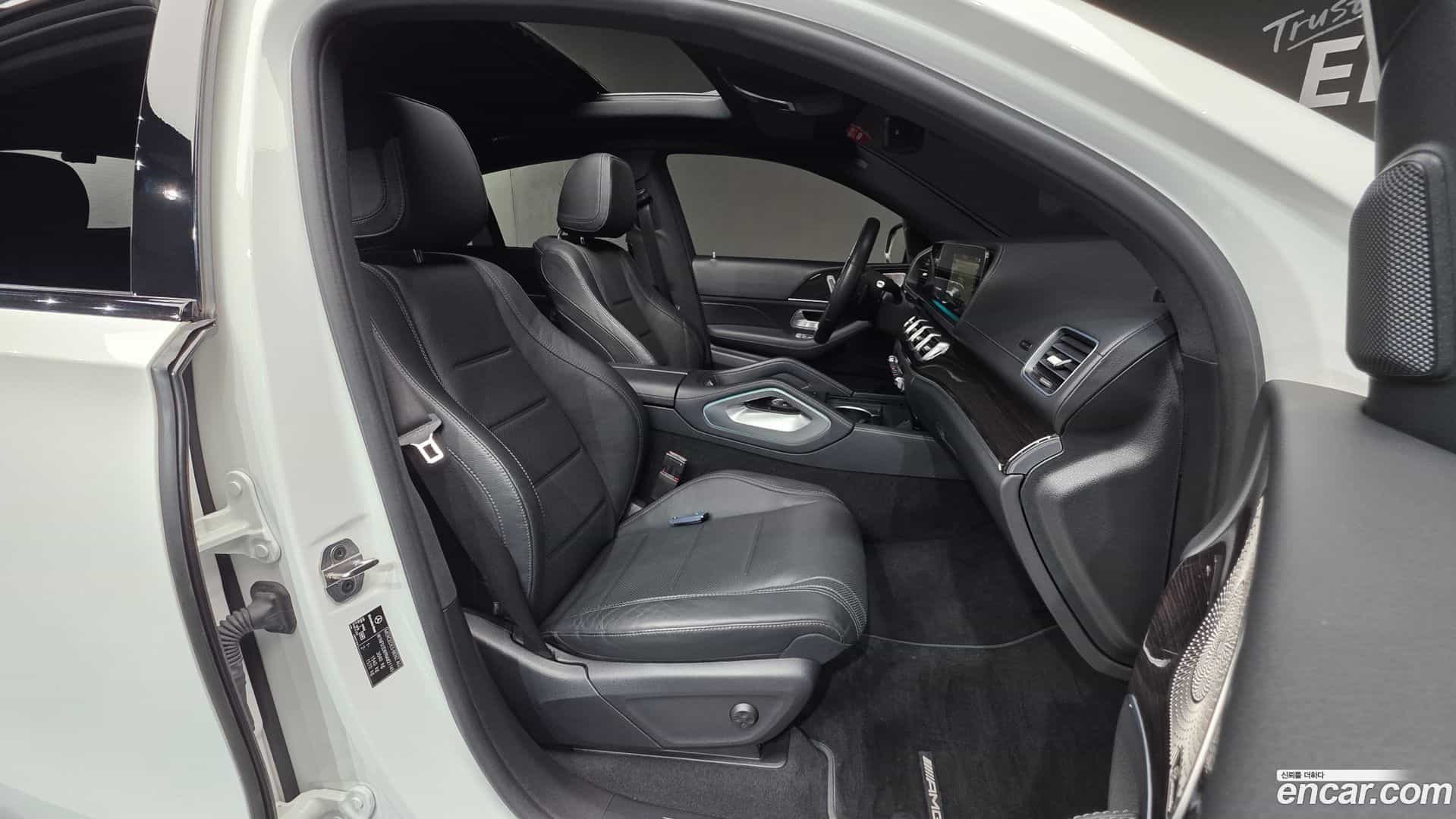 GLE-Class Mercedes-Benz 2022.10-INNER-010