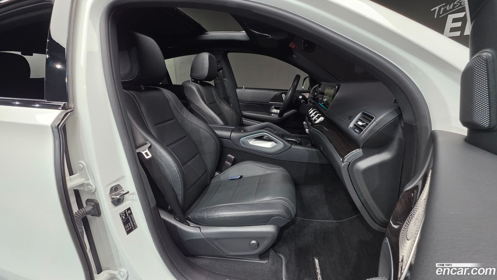 Main__Slider__Photo:GLE-Class Mercedes-Benz 2022.10-9