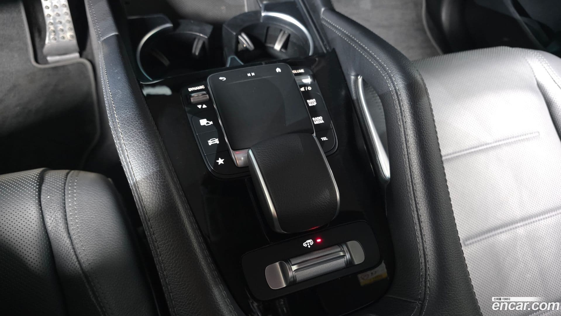 Main__Slider__Photo:GLE-Class Mercedes-Benz 2022.10-16