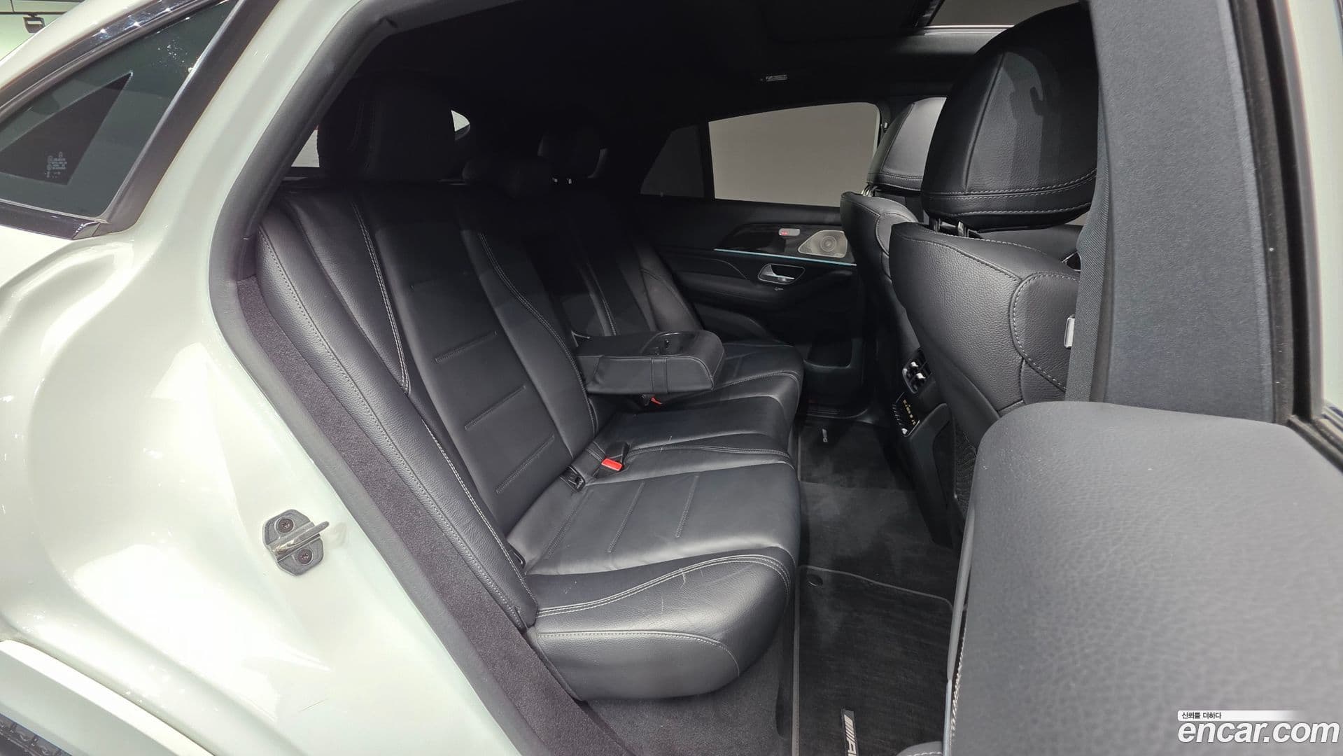 Main__Slider__Photo:GLE-Class Mercedes-Benz 2022.10-18