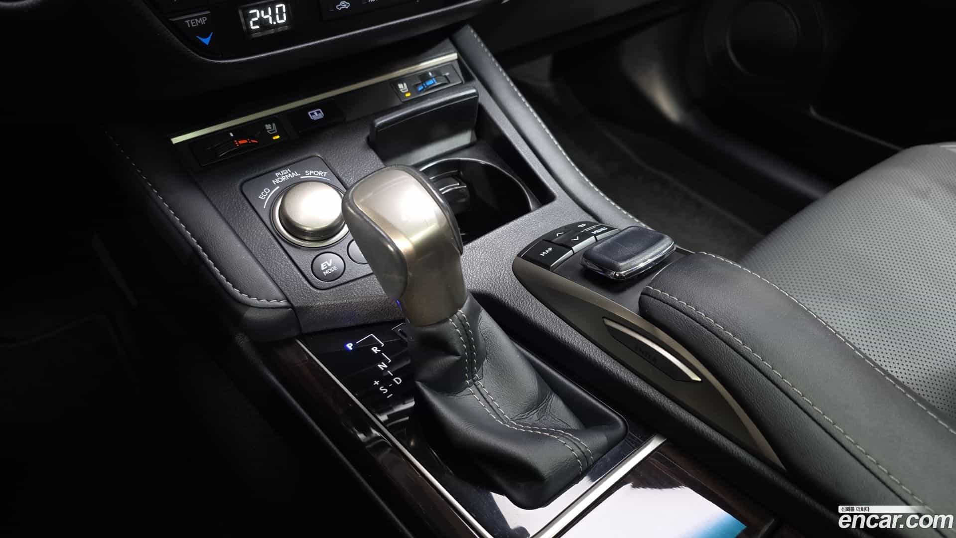 ES Lexus 2017.9-INNER-009