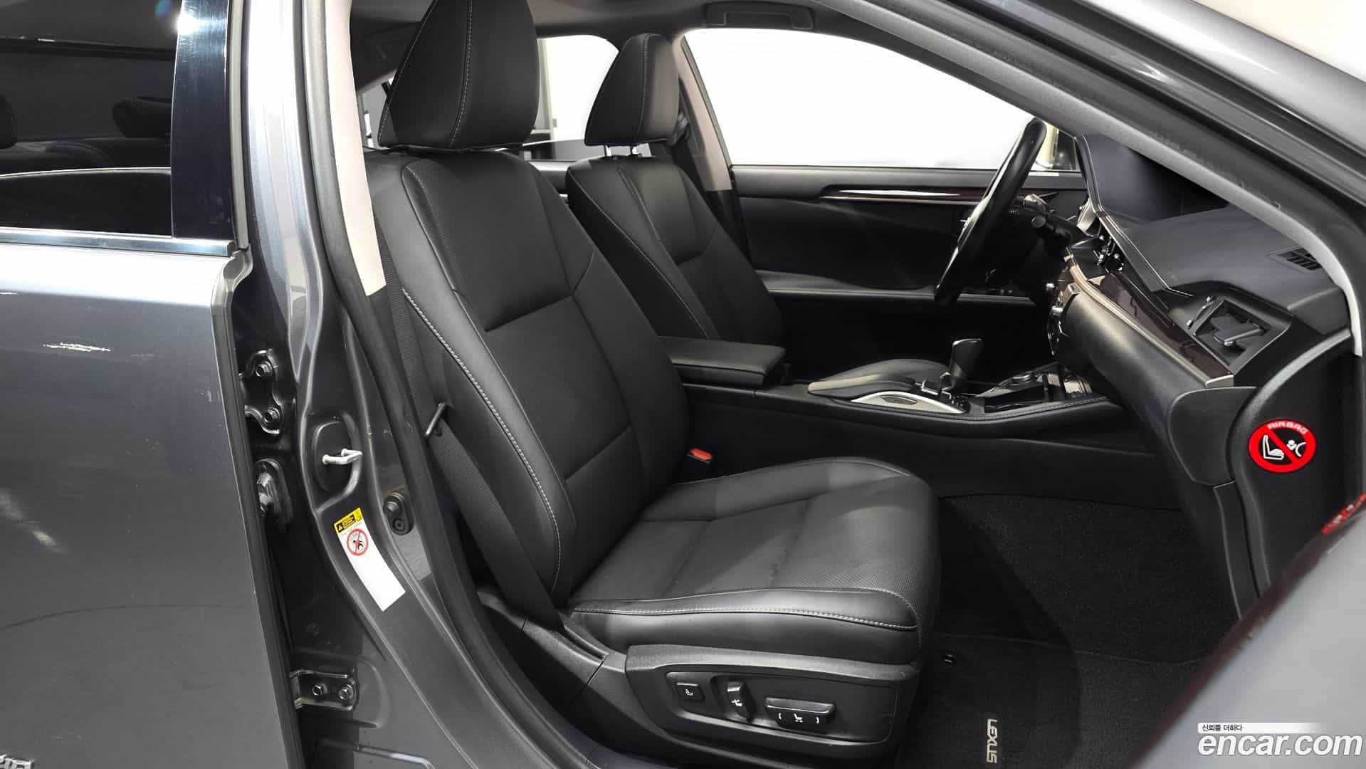 ES Lexus 2017.9-INNER-010