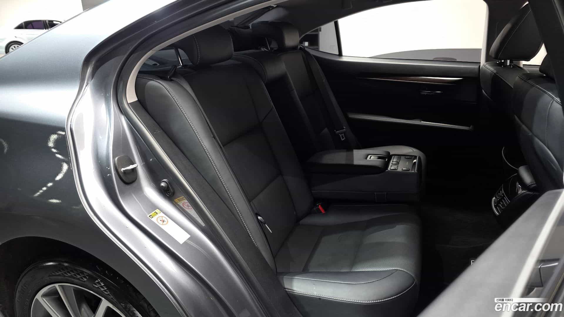 ES Lexus 2017.9-OPTION-015