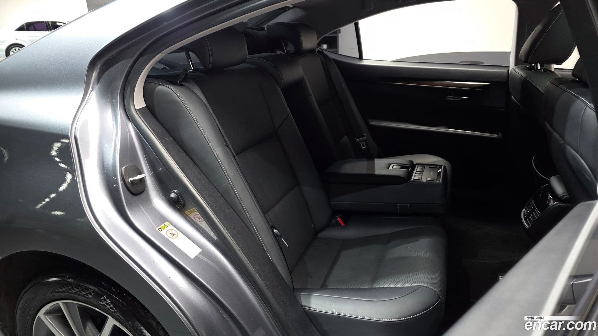 Main__Slider__Photo:ES Lexus 2017.9-10