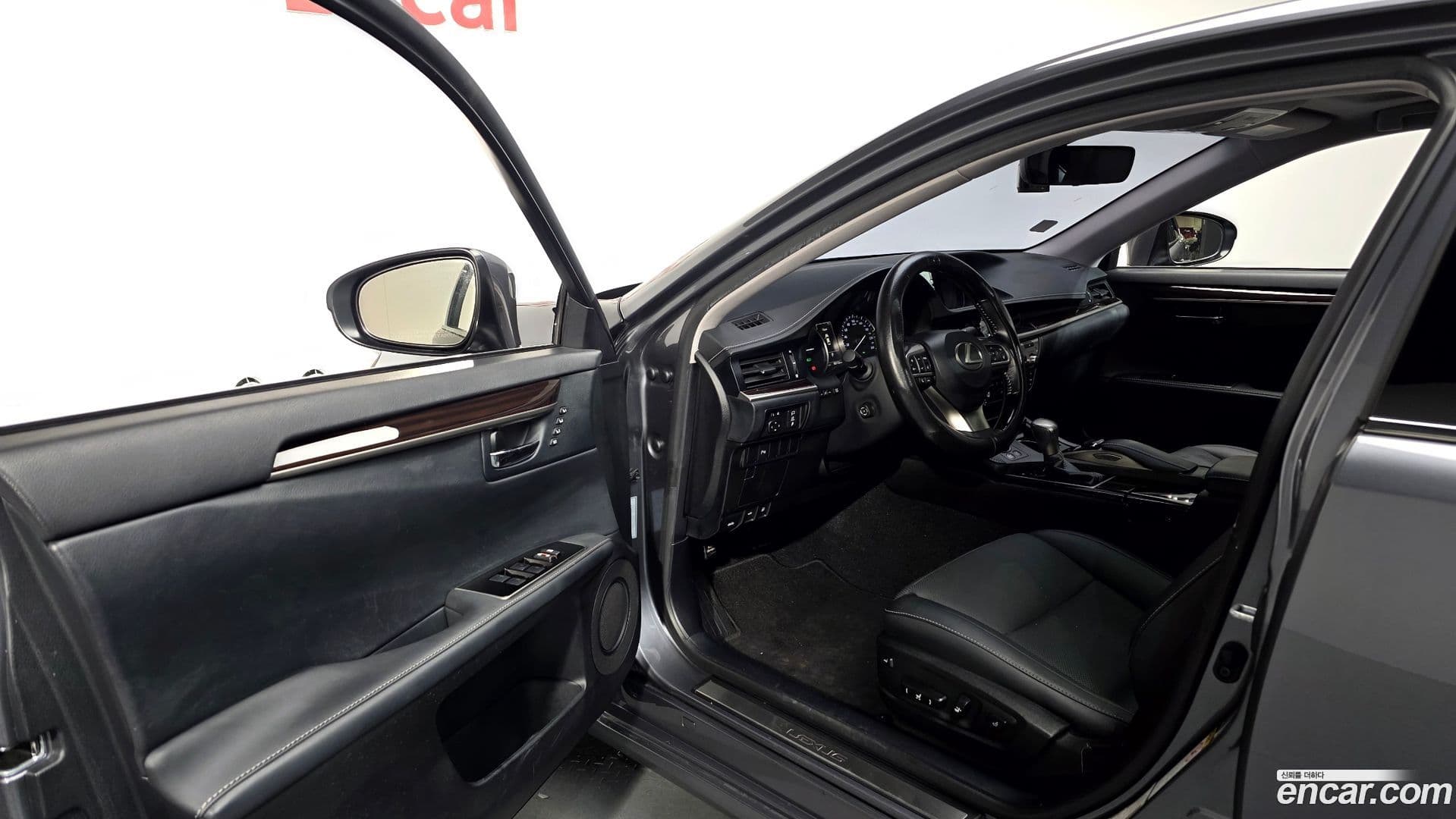 Main__Slider__Photo:ES Lexus 2017.9-11