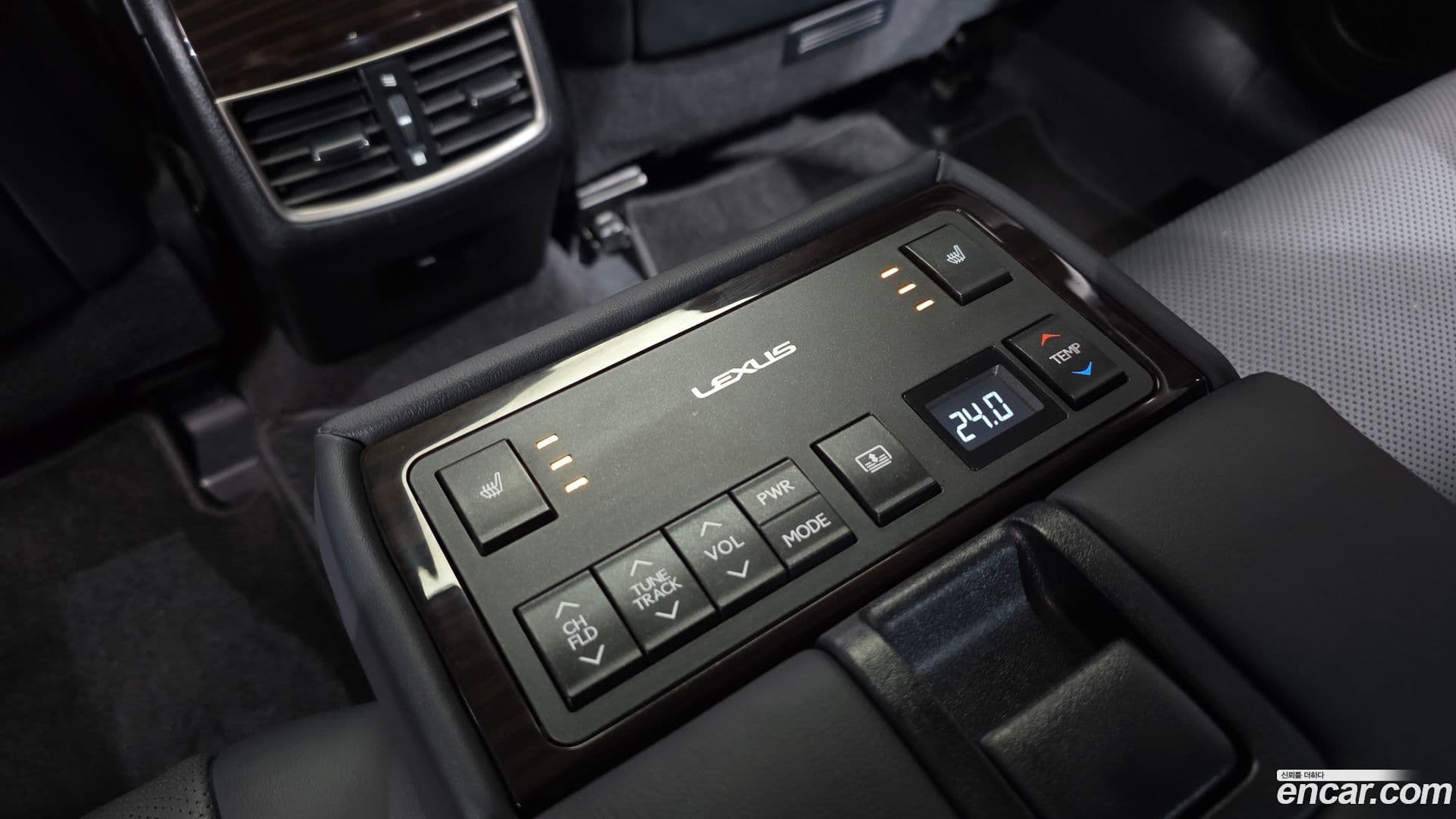 Main__Slider__Photo:ES Lexus 2017.9-18